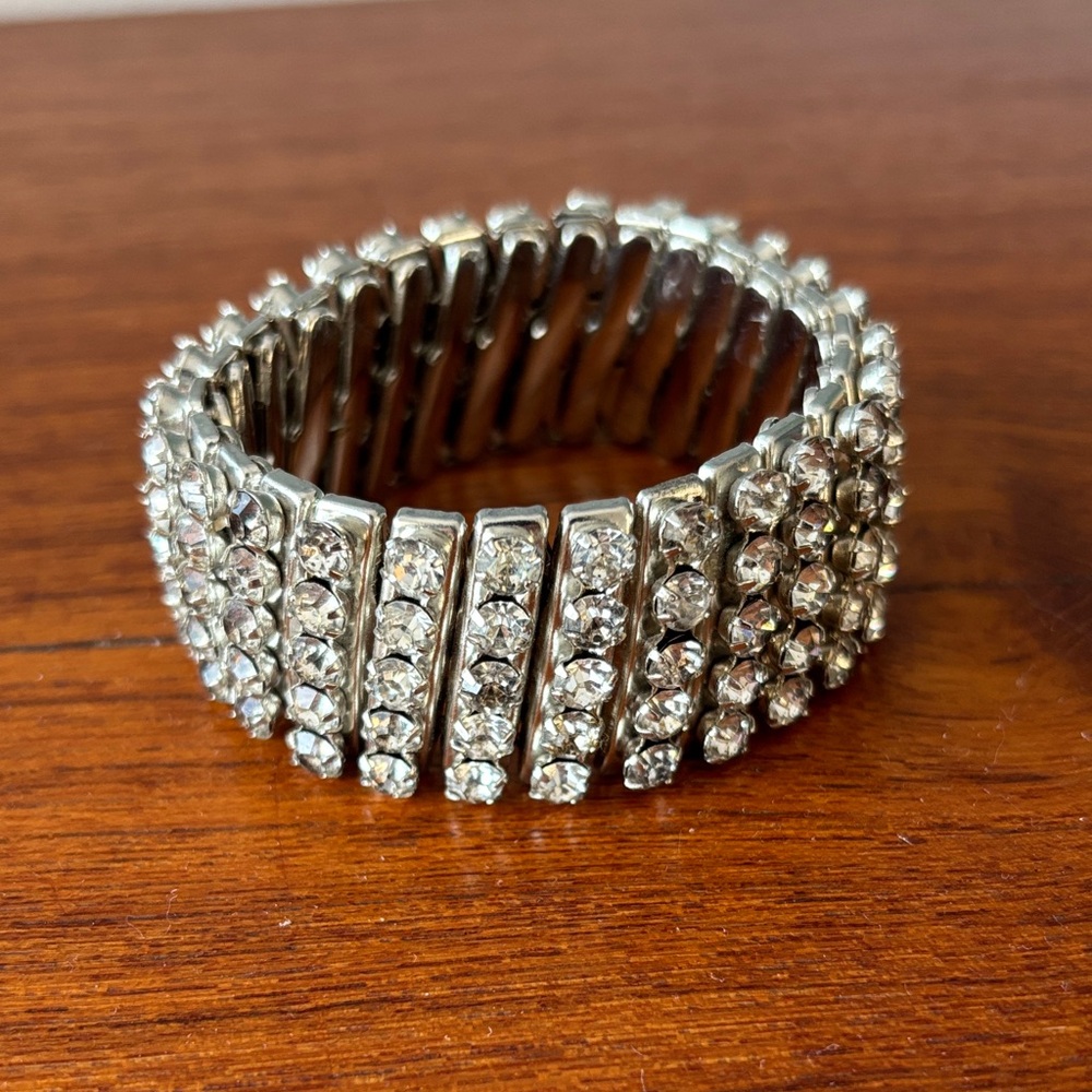 Elegant Vintage Silver Crystal Stretch Bracelet